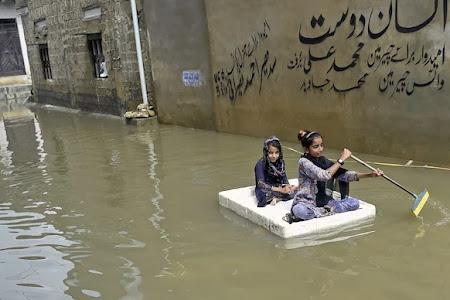   فيضانات باكستان المدمرة في 15 صورة ملفتة