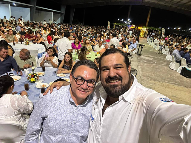 El abanderado sostuvo un encuentro con los profesores de Tizimín para festejar el Día del Maestro