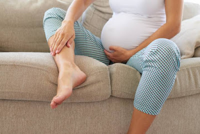 Cara Mengempiskan Kaki Bengkak Pada ibu Hamil