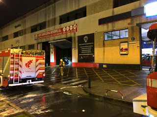 Incendio en un taller de coches en el polígono industrial Beurko Viejo