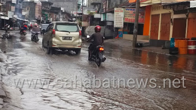 Hujan Mengguyur Pinrang, Genangan Air Rendam Ruas Jalan Poros Trans Sulselbar