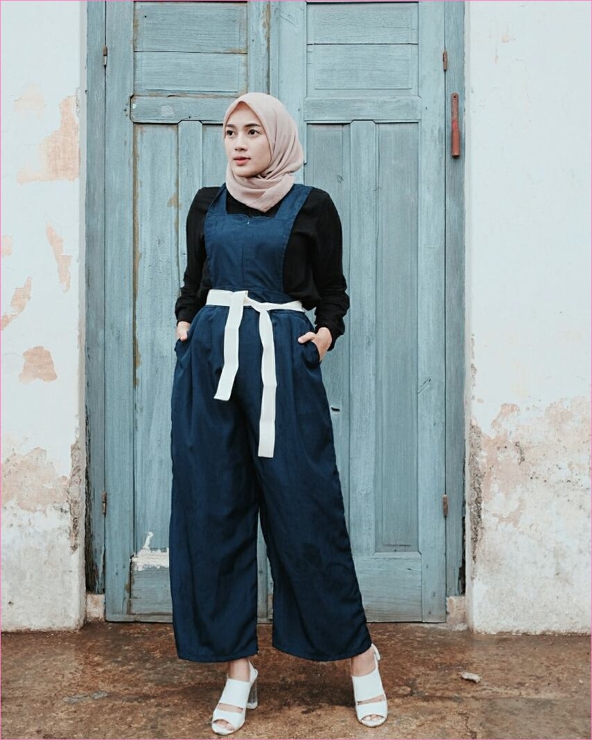 17 Gaya Outfit Baju Jumpsuit Berhijab Ala Selebgram 2019 