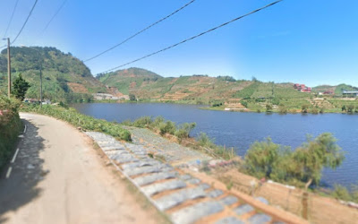 pemandangan telaga cebong dari pinggir jalan