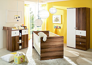 habitación de bebé amarillo