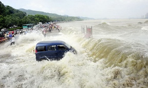 Gempar!!! (Gambar2) Ombak Setinggi 3.5 Meter Membadai 