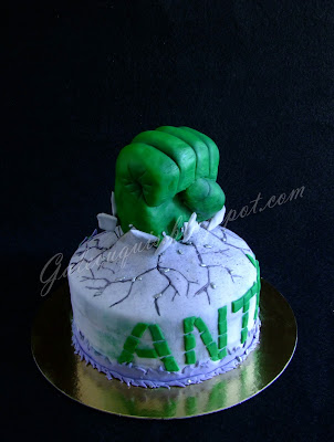 Tarta Hulk puño