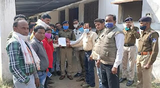 प्रेस क्लब ने एसपी को सोपा ज्ञापन, महिला के द्वारा पुलिस और पत्रकार के खिलाप की थी शिकायत