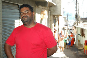 “Com a Prefeitura trabalhando aqui vai melhorar demais. Estou muito satisfeito com o serviço”, comemorou o morador Wellington dos Santos Oliveira, do Rosário.