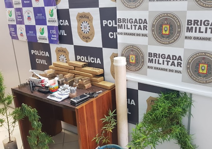 Dupla é presa com 10 quilos de drogas, 5 pés de maconha e um revólver em Gravataí