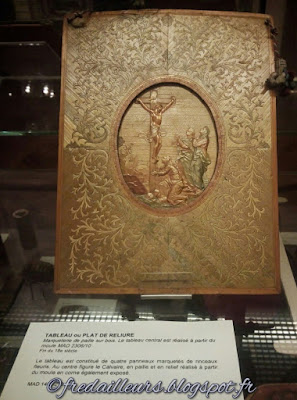 Lyon, Musée des Arts Décoratifs :  marqueterie paille XVIIIe siècle.