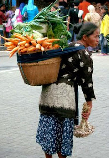 ibu-ibu penjual sayur