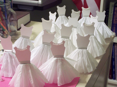 wedding dress cupcakes