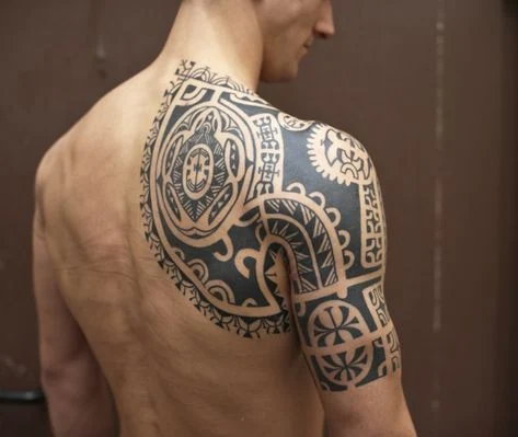 tatuaje maori de tortuga