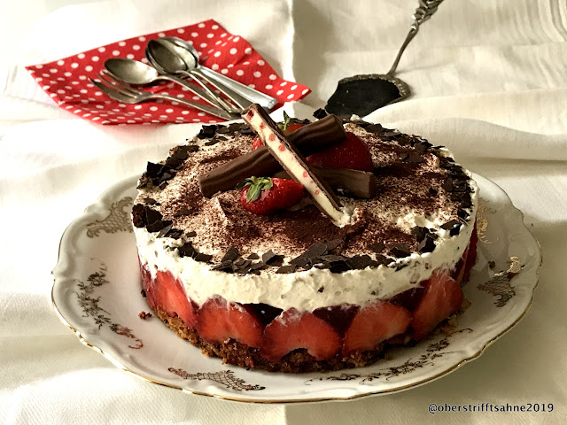 Erdbeertorte mit Joghurt Riegeln