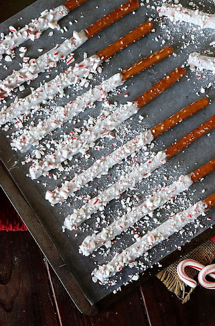 How to Make White Chocolate Candy Cane Pretzel Rods Image