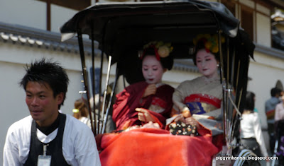 japanese geishas in kyoto japan