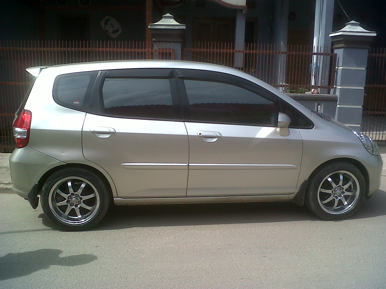 IKLAN BISNIS SAMARINDA Dijual  Honda  Jazz  Matic 2004  idsi  