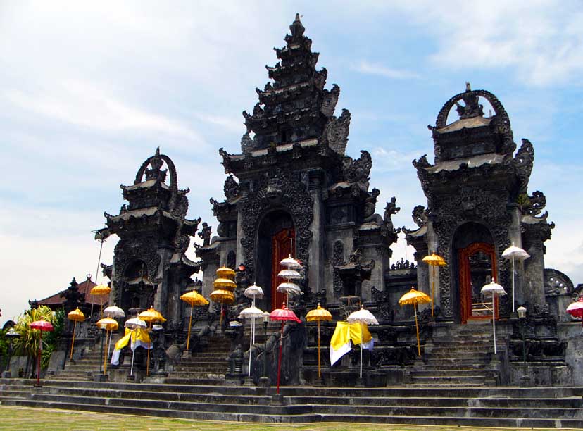 PERADAH INDONESIA KOTA SEMARANG: Tempat Suci