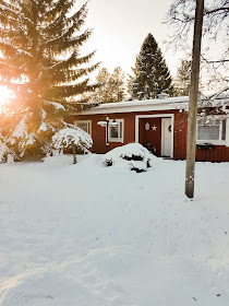 talvi piha lunta talo punavalkoinen pakkasta aurinko talvinen koti lumipeite,