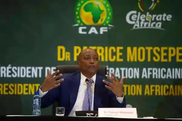 الكاف تعلن عن سحب تنظيم نهائيات كأس أمم إفريقيا نسخة 2025 من غينيا كوناكري .