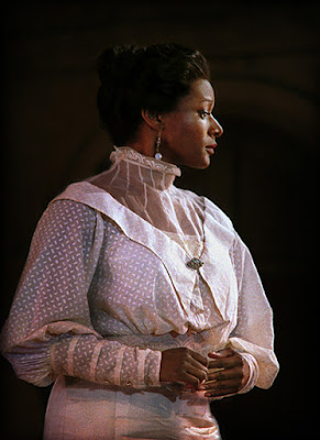 Elizabeth Llewellyn as the Countess in Le nozze di Figaro, 2011