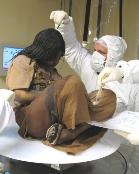Garota inca é encontrada intacta depois de 500 anos