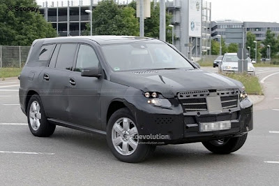 Mercedes-Benz GL 2012 SUV segment still continues to appearing photos