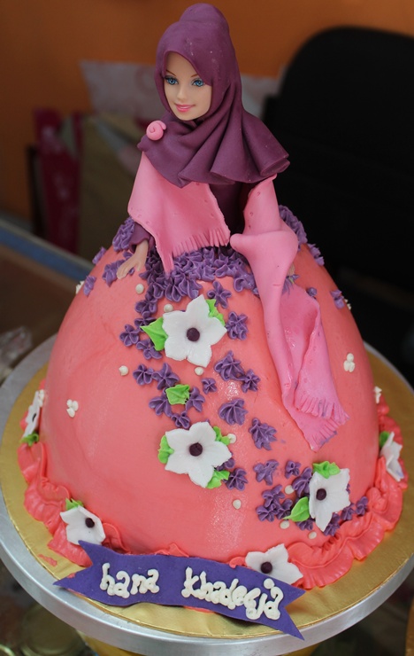 Barbie doll cake bertudung