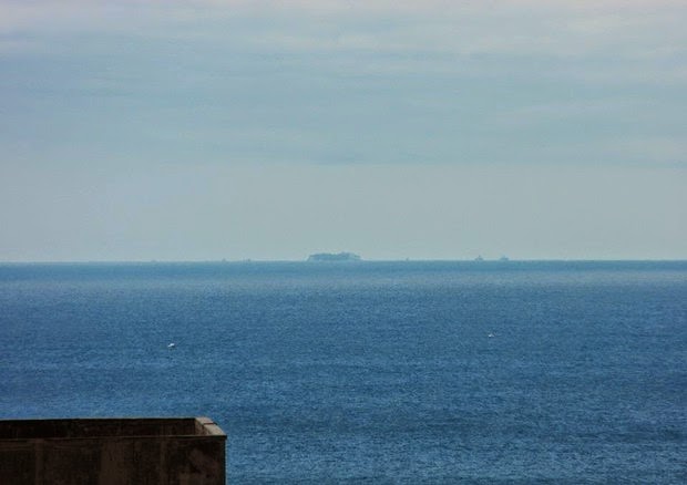 Costa Concordia investita da violento temporale