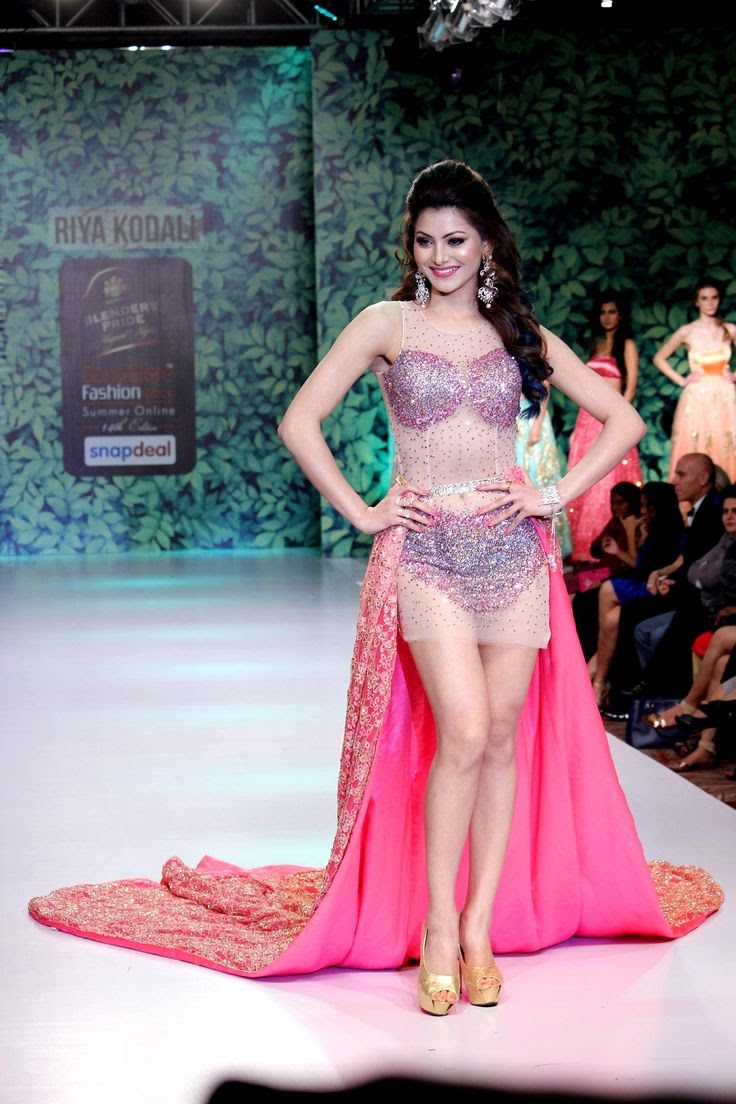 Urvashi Rautela Hot 2016