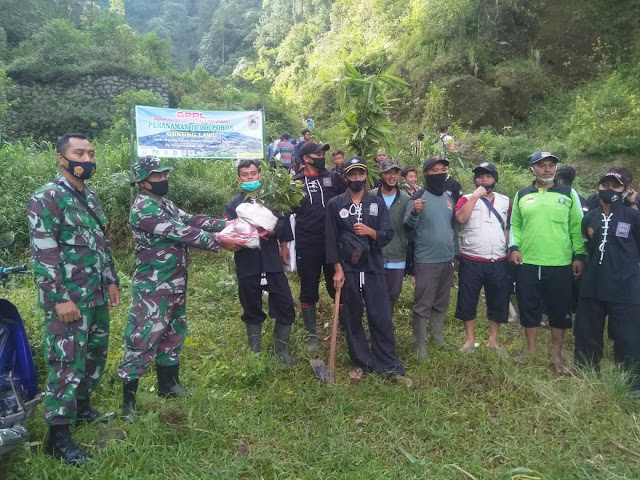 GPPL Tanam Ribuan Pohon Di Lereng Gunung Lawu