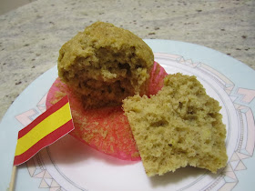 Magdalena (madeleine espagnole) sur une assiette avec un drapeau espagnol