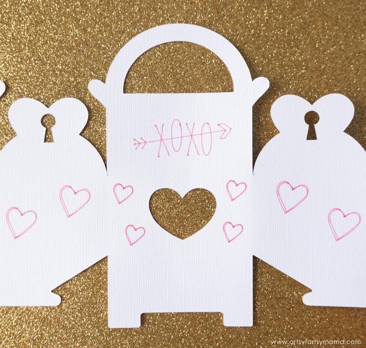 Surprise your Valentine with these easy-to-make Valentine's Day Treat Boxes made with the Cricut!