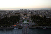 Foto: Paris desde da Torre Eiffel. Partilhe este post no: 