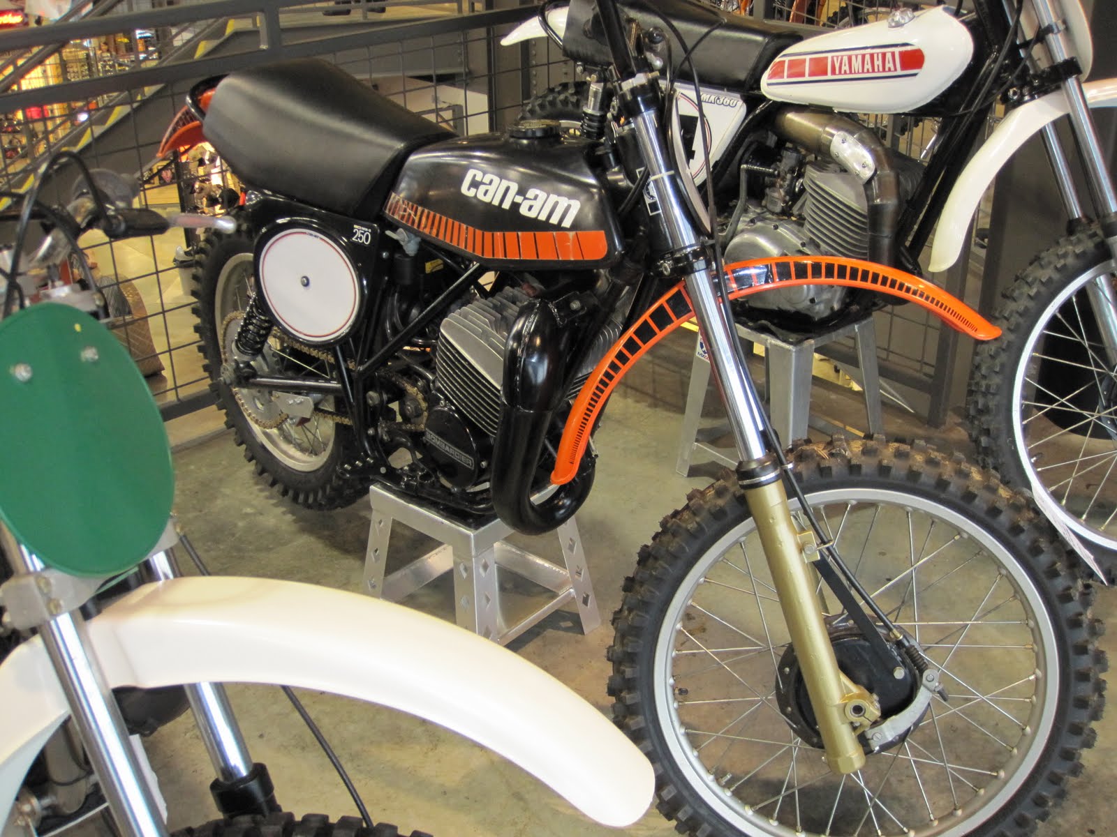 yamaha 250 dirt bike 1970 Fantastic looking '75 Kawasaki KX250 with aluminum swingarm, Works 