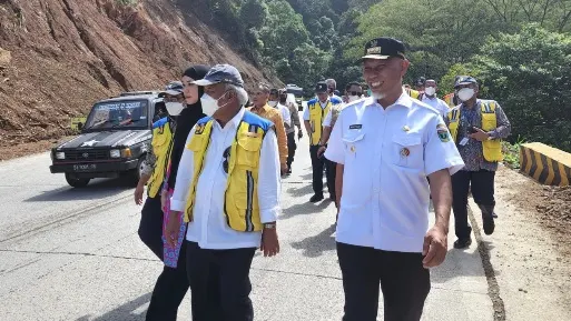 Menteri PUPR ke Sumbar, Pastikan Pembangunan Flyover Sitinjau Lauik Dimulai 2023 dan Tol Padang - Sicincin Tuntas 2024