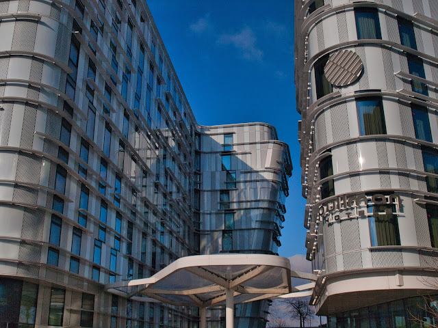 jiemve, facade d'hôtel, aéroport Roissy-Charles de Gaulle