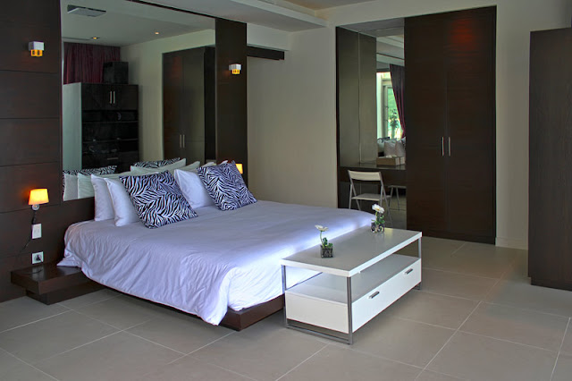 Picture of dark brown and white modern furniture in the bedroom