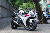 Honda CBR1000RR Fireblade (2012) Front Side