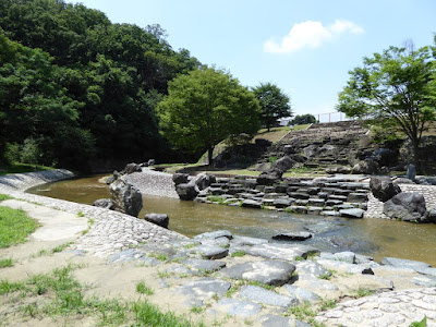 水辺プラザ　川遊びの空間