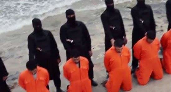 صور لإعدام 21 مصريا من طرف داعش في طرابلس