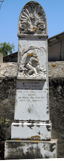το ταφικό μνημείο της οικογένειας Νικόλαου βαρβιάνη στο Νεκροταφείο της Ζακύνθου