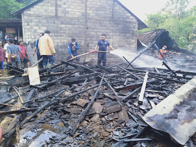 Siang Bolong Rumah Sutaryo Hangus Di Lalap Si Jago Merah