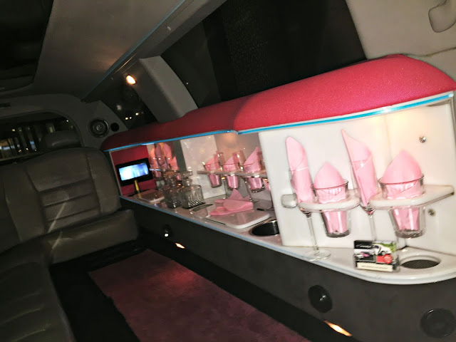 Limonodig.nl roze Lincoln limousine huren
