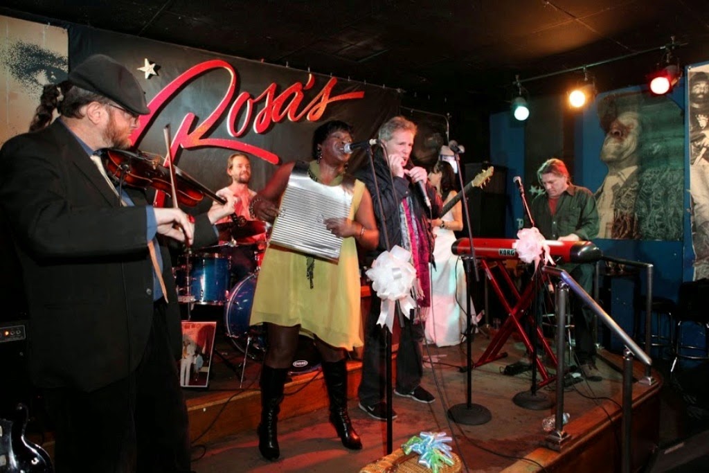Farsighted Fly Girl Chicago Blues For Travel And Music Fans