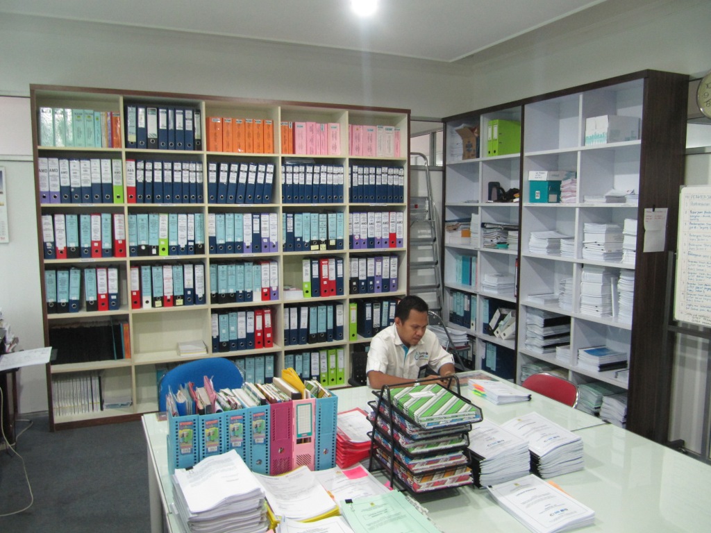 Rak File Terbuka Bahan Multiplek HPL Rak File Semarang