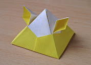 origami: Piramide con orecchie - Pyramid with ears by Francesco Guarnieri