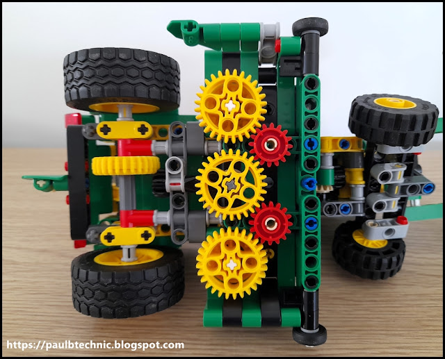 LEGO%20Technic%2042168%20C%20Model%20Lawn%20Tractor%20(5).jpg