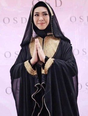 Model Baju Muslim Oki Setiana Dewi Style Remaja