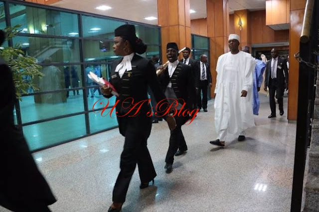 See The Moment Senate President Saraki Stormed National Assembly After Police Laid Siege At His House (Photos)